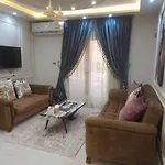شقه في جاردينيا الماظه تحتوى على ٣غرف مكيفه وريسبشن وحمام ومطبخ وريسبشن وبلكونه بجوار سنتر الماظه وسنتر سيتي ستارز الدور الثالث ولها موقع متميز وبلكونه تطل علي مول الكمبوند