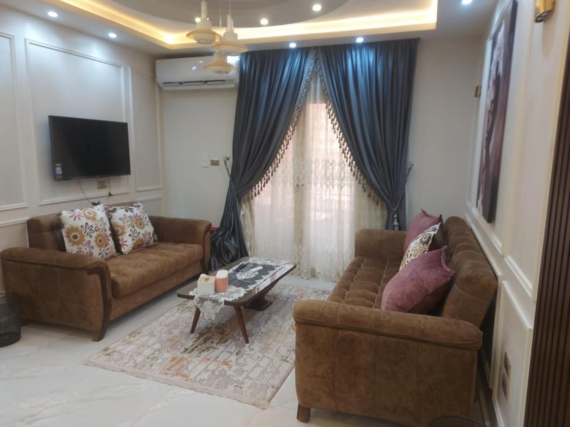 Jardenia Almazh: Upscale 3-bedroom With City Views
