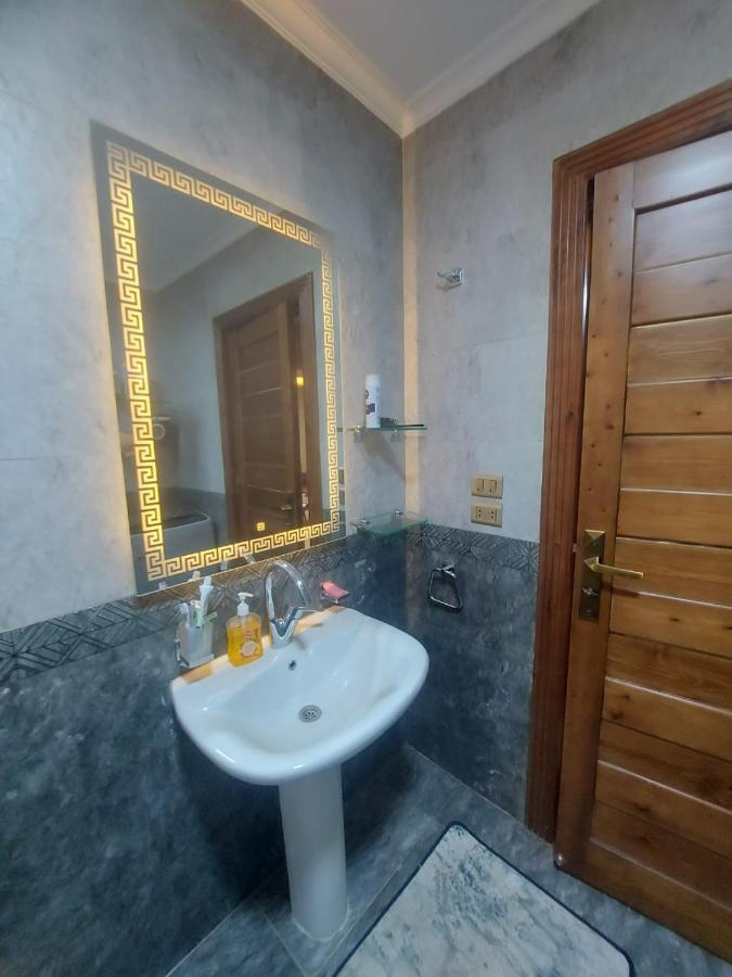 Apartment Jardenia Almazh: Upscale 3-bedroom With City Views
